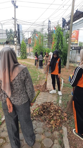 Gotong royong rutin setiap jumat pagi