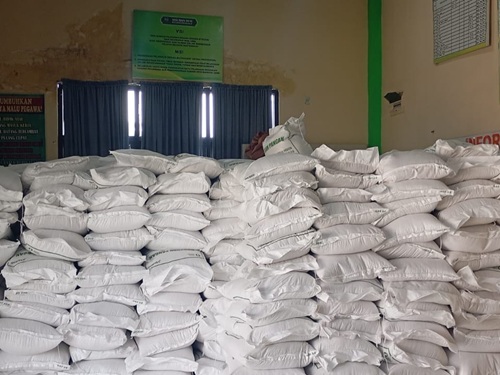 Bantuan Pangan berupa beras di Kelurahan Paal Lima 